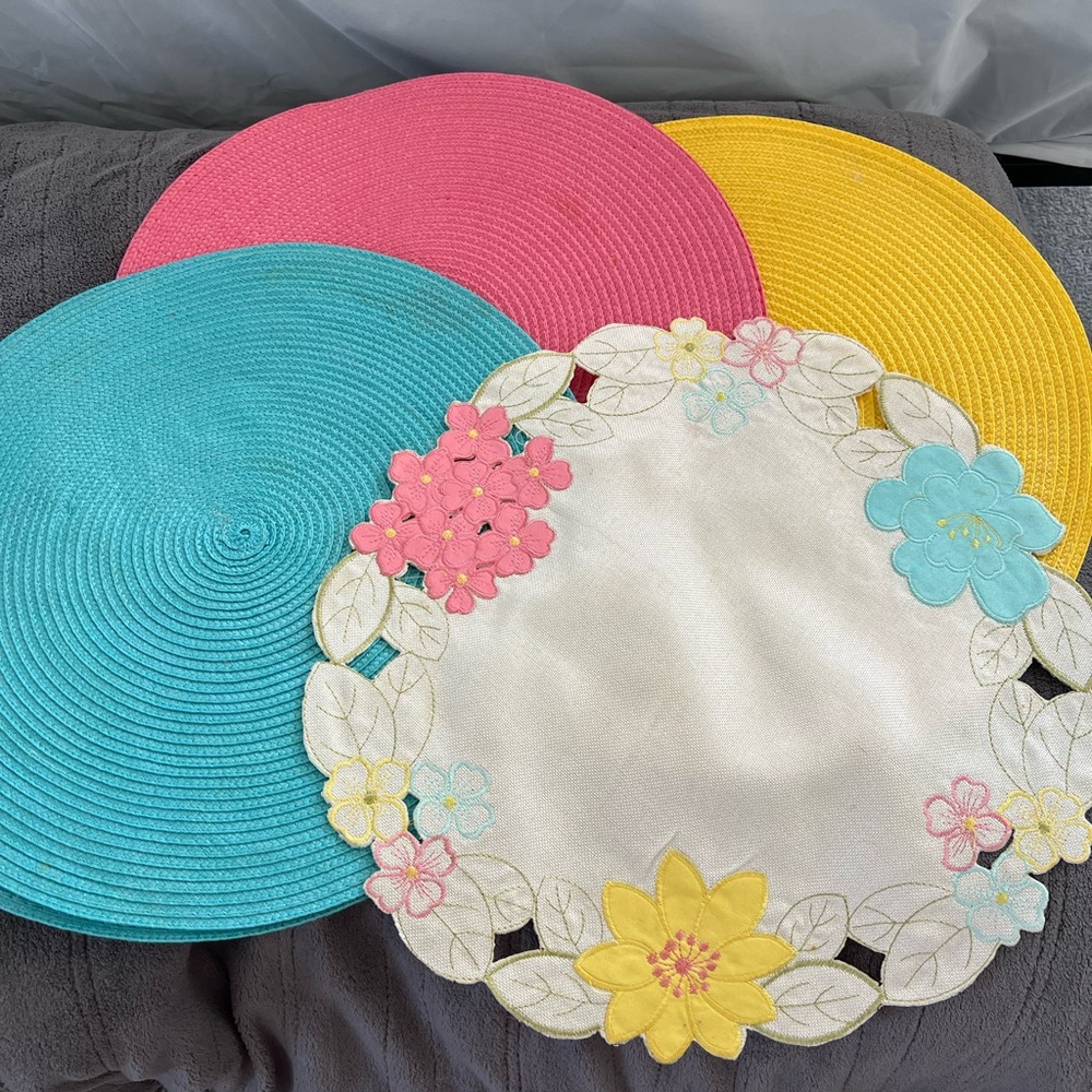 Gorgeous Spring colored Placemats Set